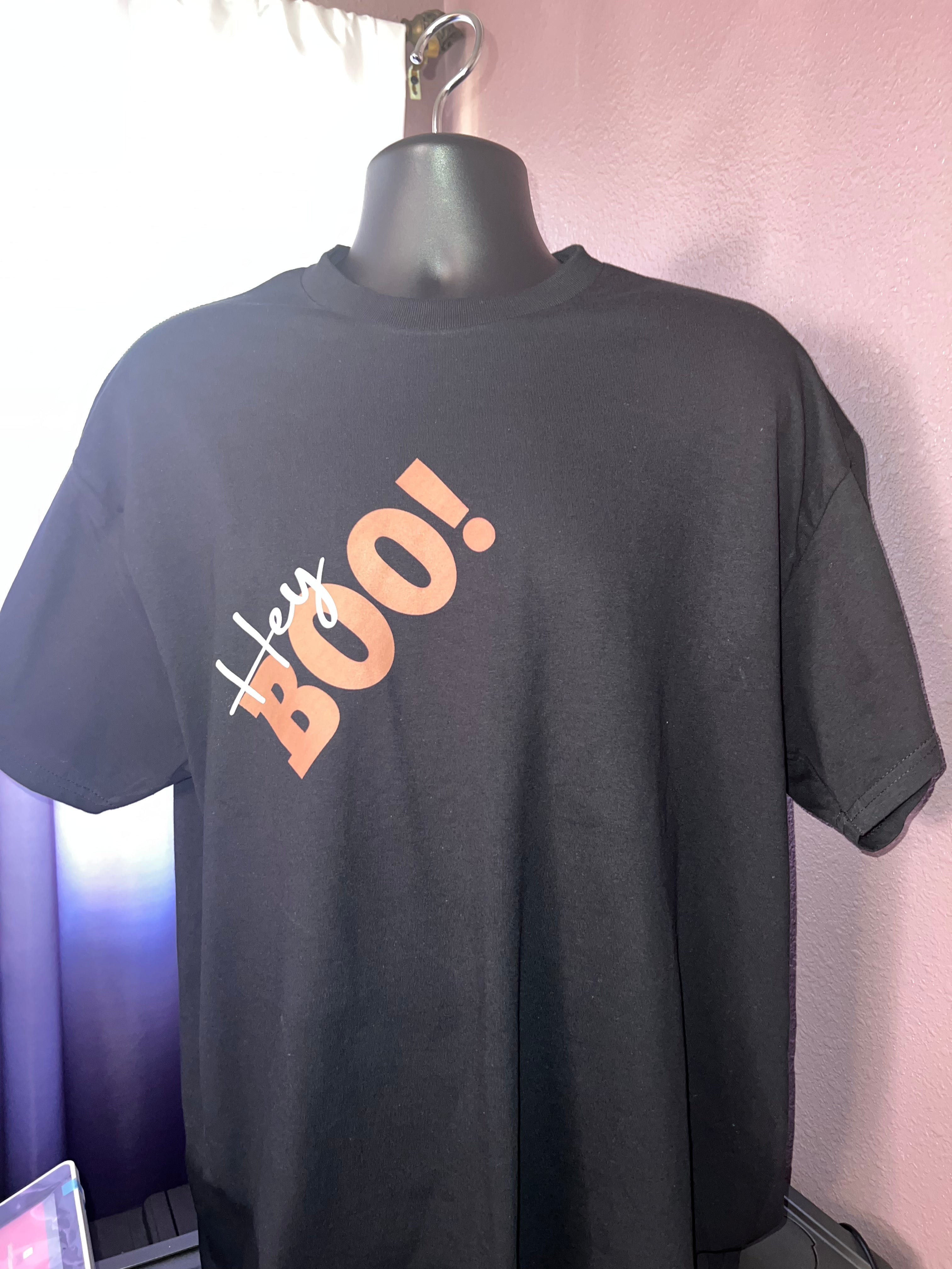 T-Shirt with "Hey Boo” Graphic Design