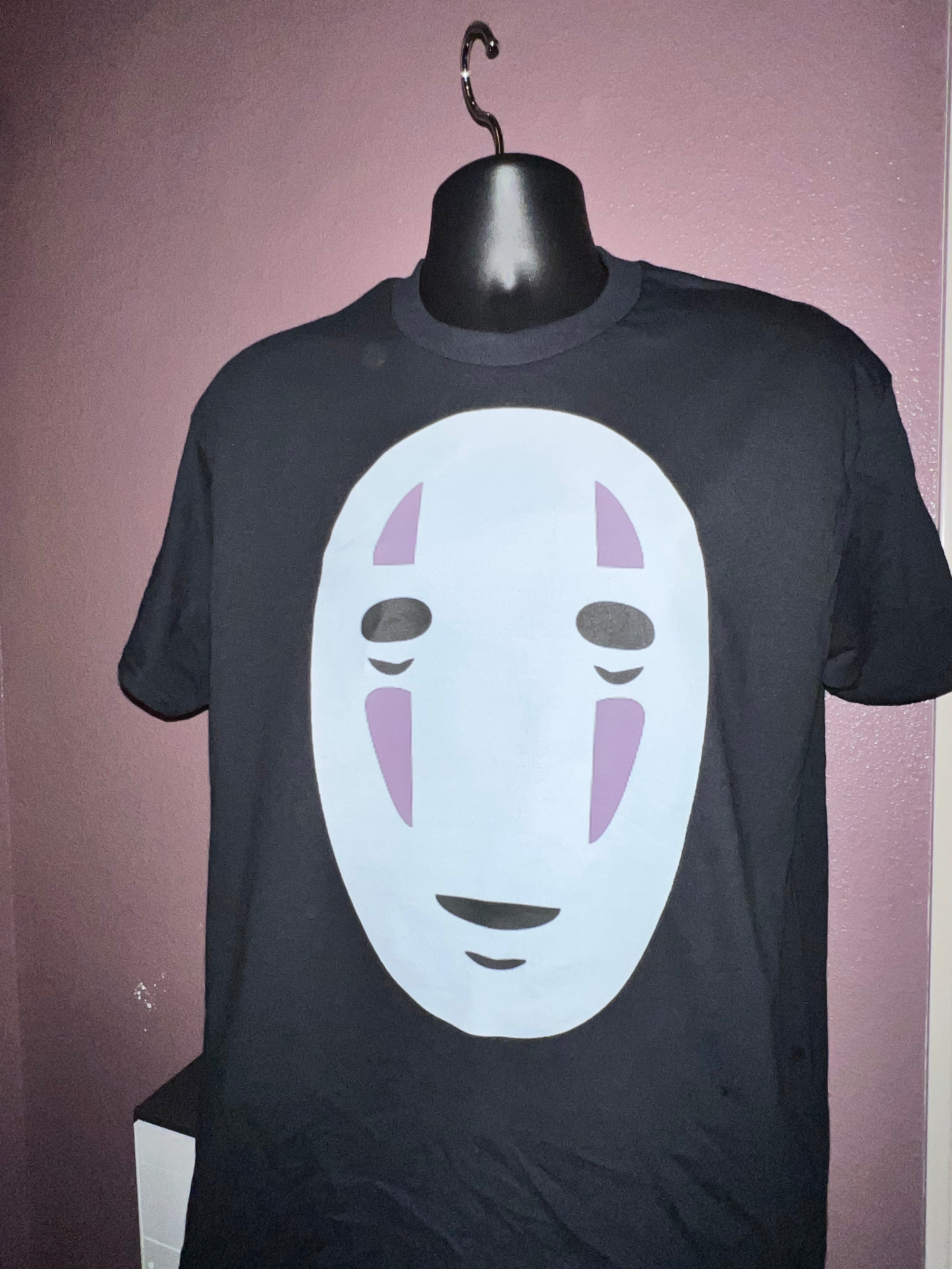 T-Shirt with "No Face" Graphic Design