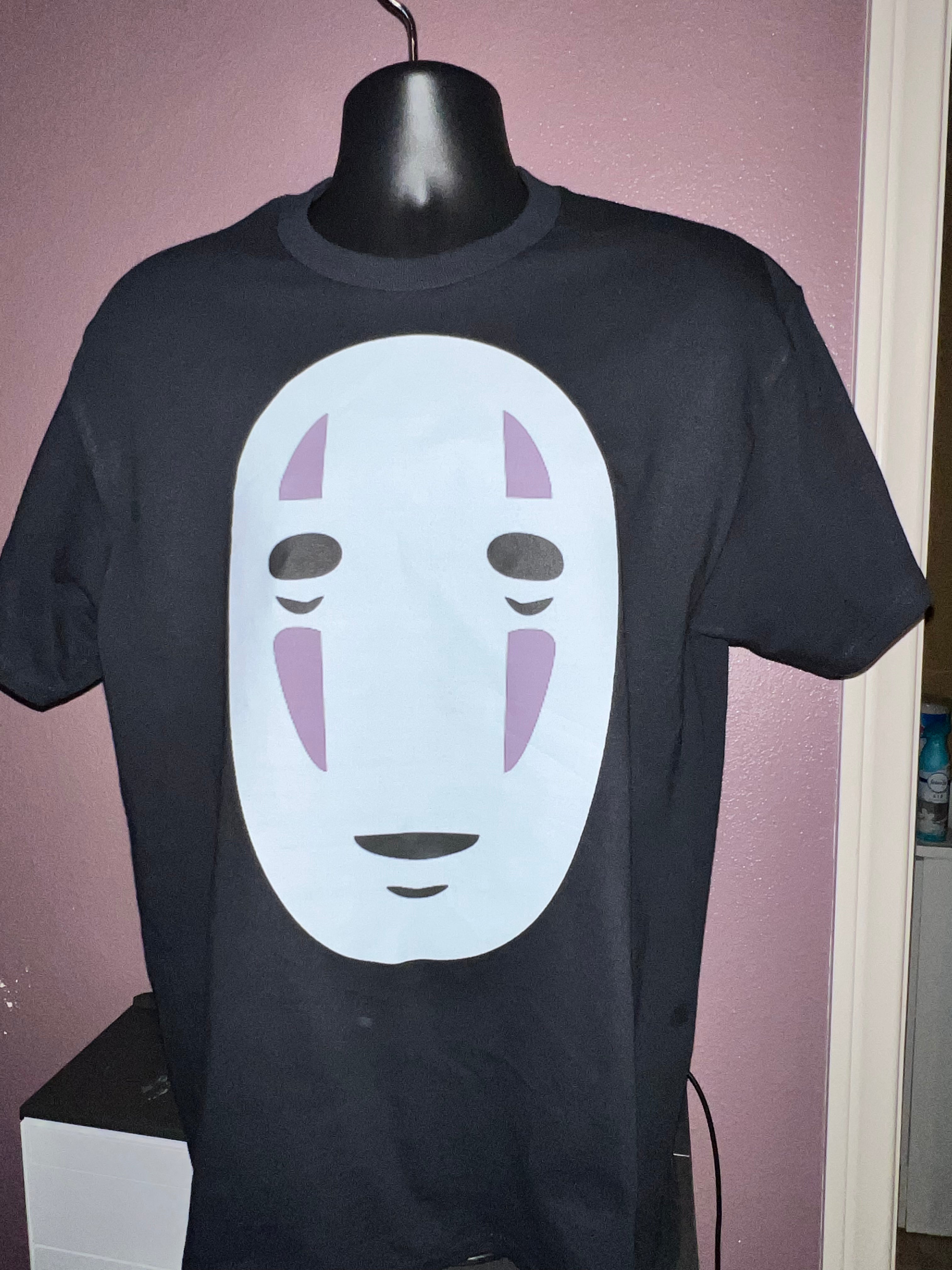 T-Shirt with "No Face" Graphic Design