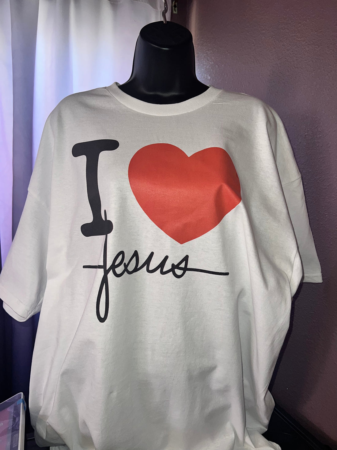 T-shirt with I ❤️ Jesus Design