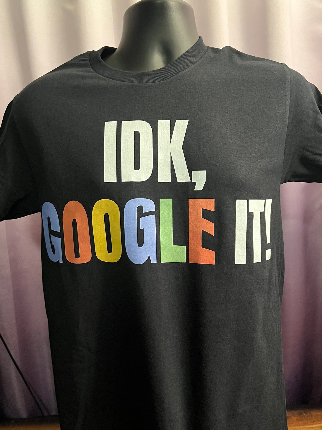 T-Shirt with IDK Google it Graphic Design