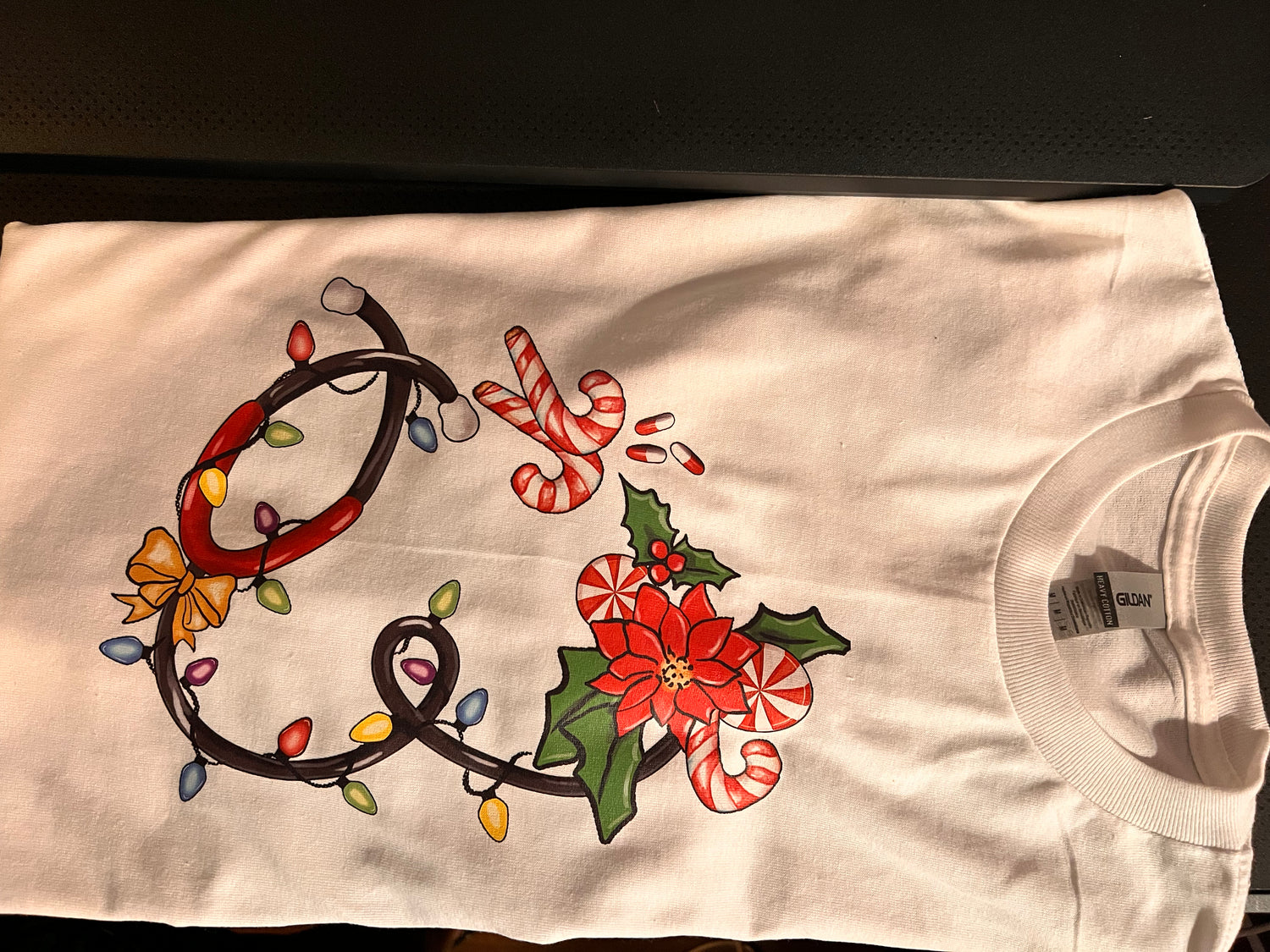 T-Shirt with festive Christmas stethoscope Design