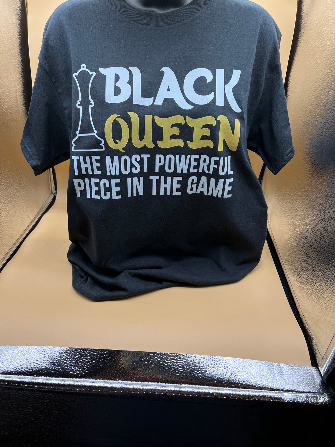 T-Shirt with Black Queen Graphic
